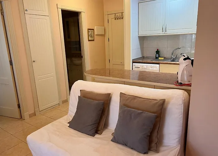 Olivia Sunset Blanco Apartment